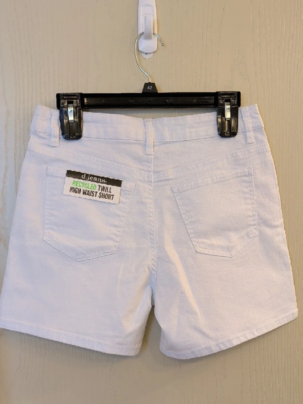 D. Jeans White Studded High Rise Stretch Denim Shorts Women’s 6 NWT